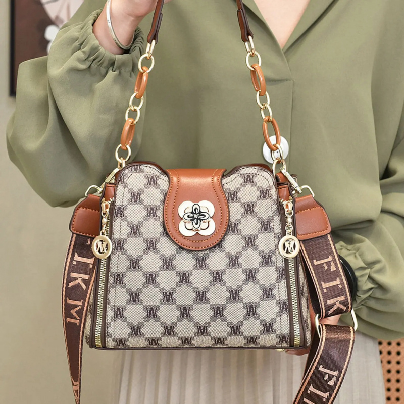 Tas selempang bermotif huruf v - Women'S Bags For Work ulasan dan harga